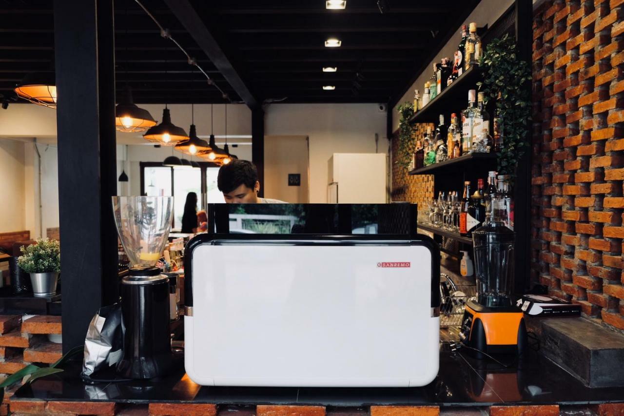 Slee Hostel Chiangmai (Adults Only) チエンマイ エクステリア 写真