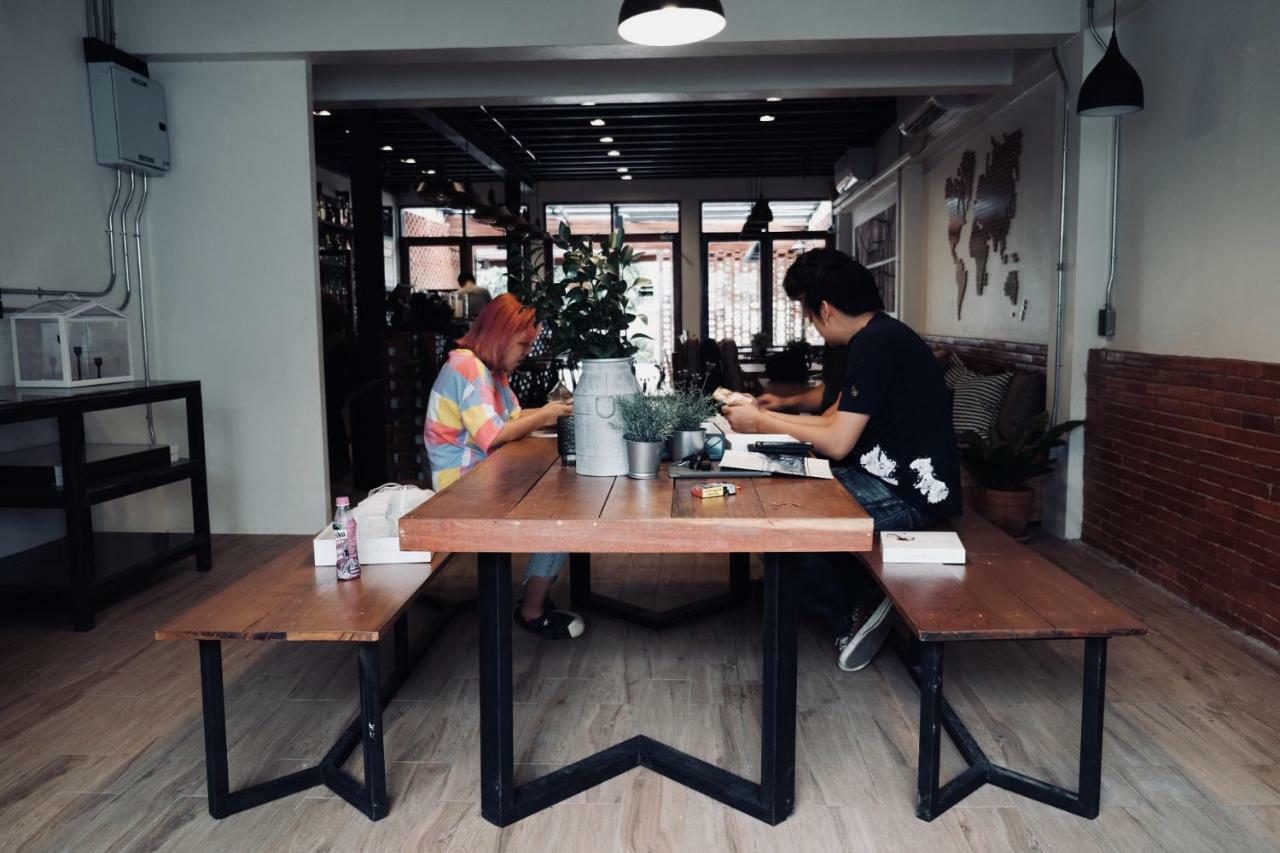 Slee Hostel Chiangmai (Adults Only) チエンマイ エクステリア 写真