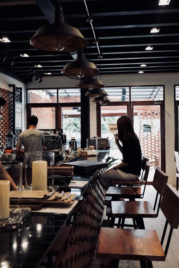 Slee Hostel Chiangmai (Adults Only) チエンマイ エクステリア 写真
