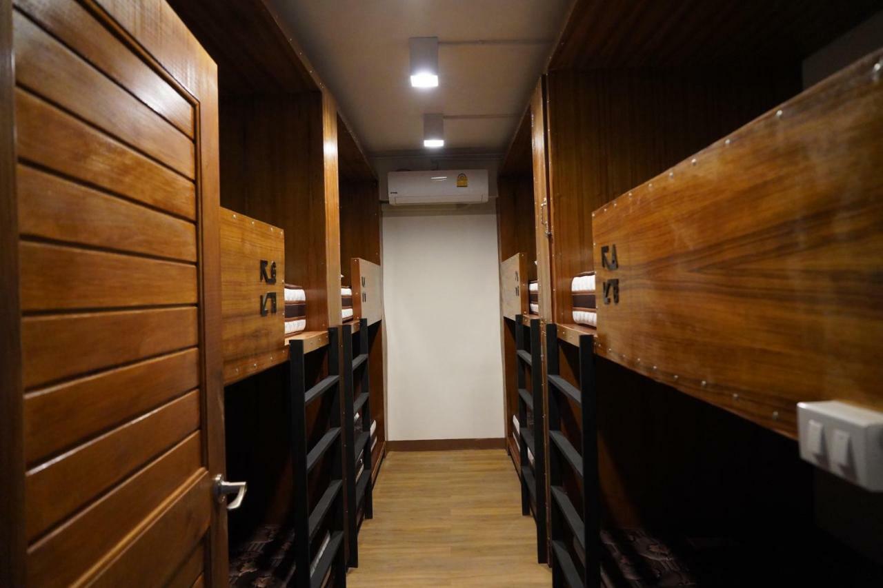Slee Hostel Chiangmai (Adults Only) チエンマイ エクステリア 写真
